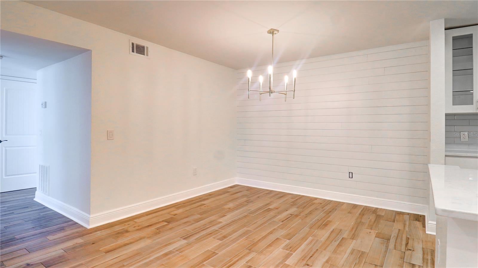 Image 17 of 35 For 9481 Highland Oak Drive 1001