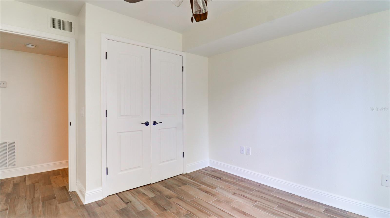 Image 20 of 35 For 9481 Highland Oak Drive 1001