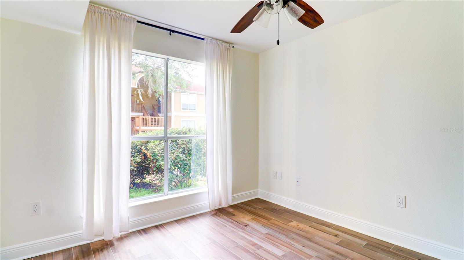 Image 21 of 35 For 9481 Highland Oak Drive 1001