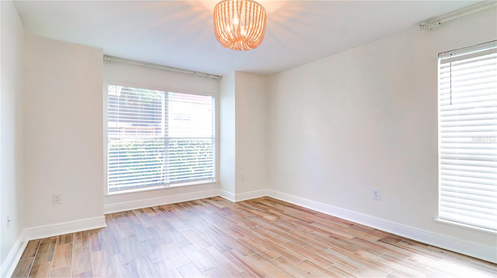 Image 22 of 35 For 9481 Highland Oak Drive 1001