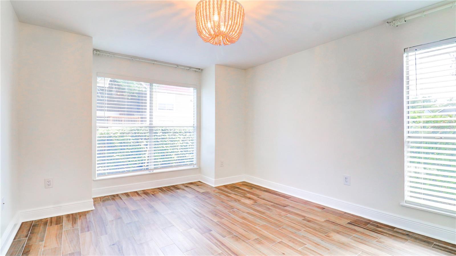 Image 23 of 35 For 9481 Highland Oak Drive 1001