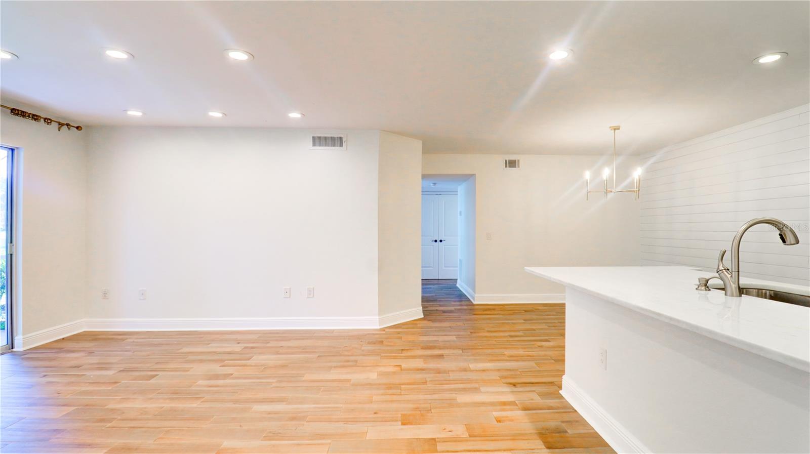 Image 3 of 35 For 9481 Highland Oak Drive 1001