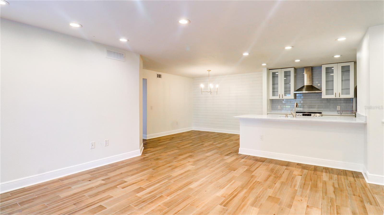 Image 5 of 35 For 9481 Highland Oak Drive 1001