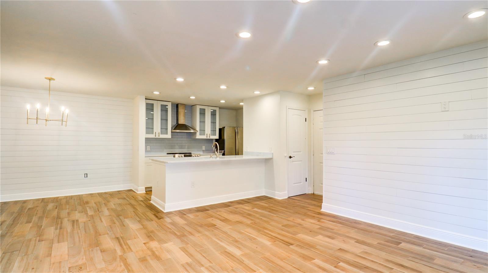 Image 7 of 35 For 9481 Highland Oak Drive 1001