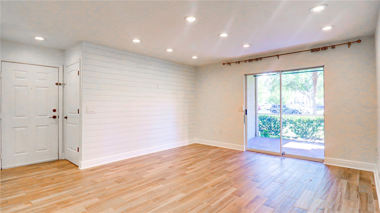 Image 8 of 35 For 9481 Highland Oak Drive 1001
