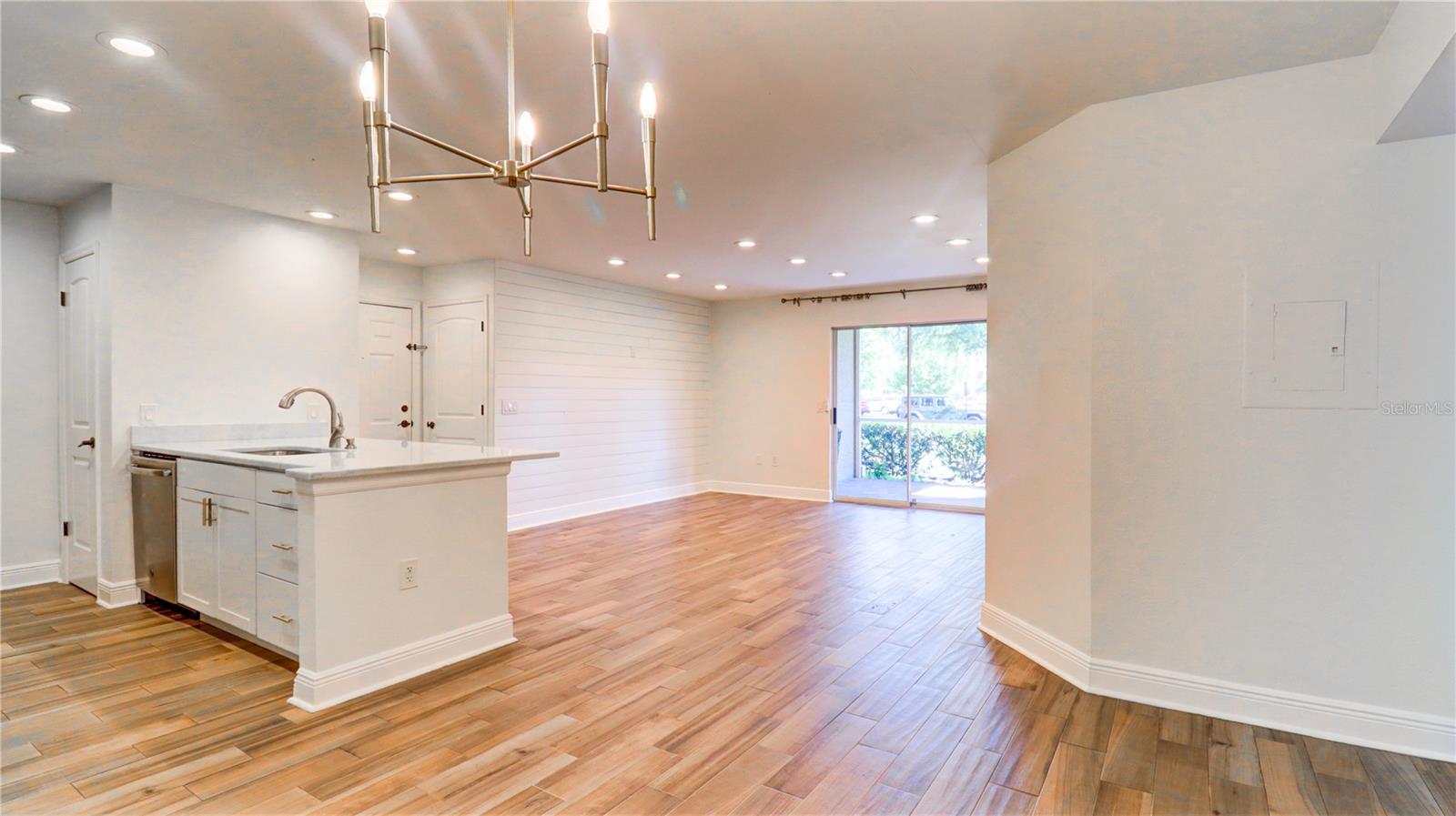 Image 9 of 35 For 9481 Highland Oak Drive 1001