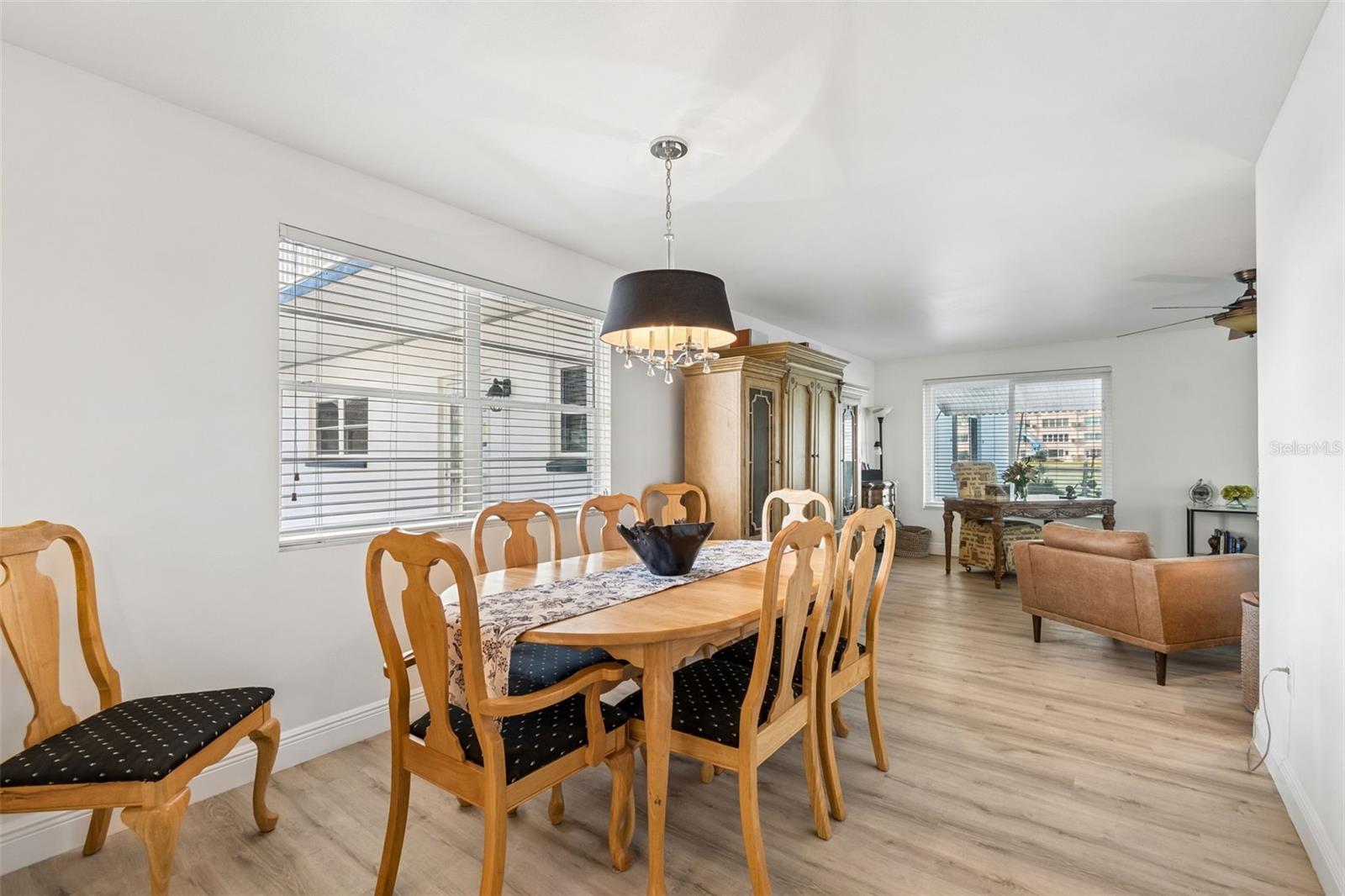 Image 9 of 47 For 5960 30th Avenue S 114