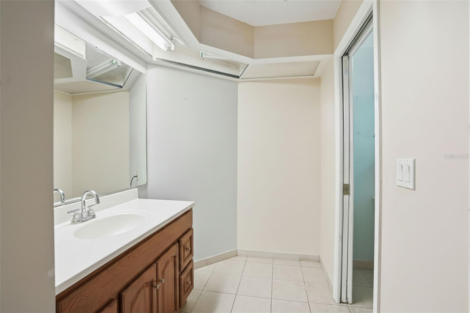 Image 38 of 63 For 2258 Claremont Lane