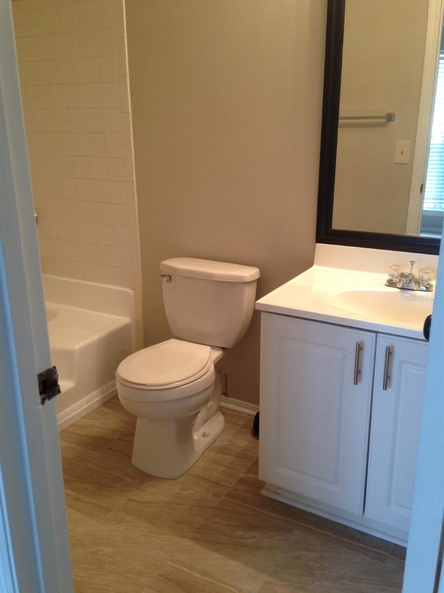 Image 14 of 19 For 4211 Chatham Oak Court 114
