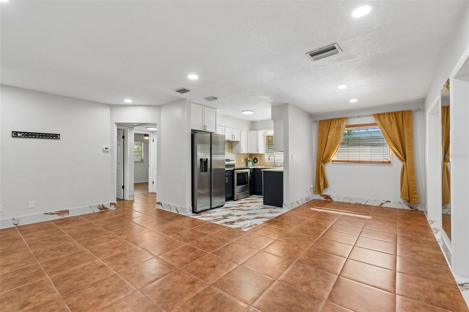 Image 15 of 64 For 5857 4th Avenue N