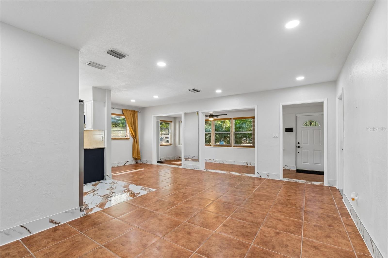 Image 16 of 64 For 5857 4th Avenue N