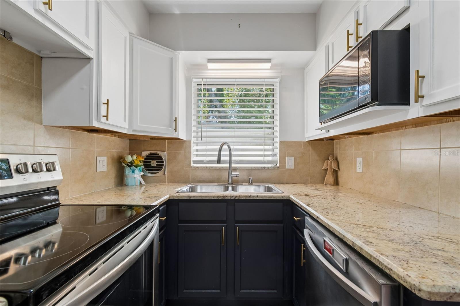 Image 19 of 64 For 5857 4th Avenue N
