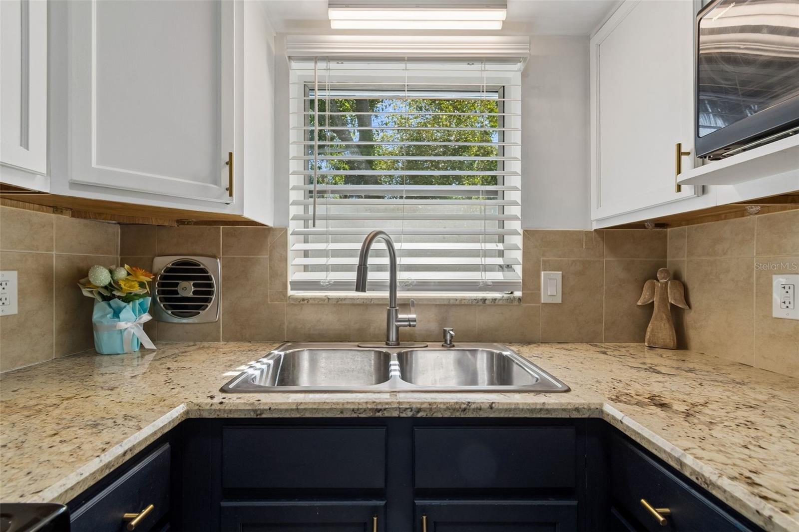 Image 20 of 64 For 5857 4th Avenue N