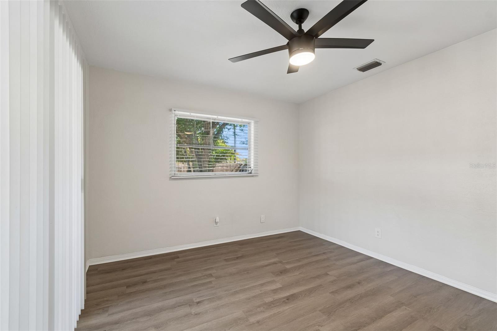 Image 30 of 64 For 5857 4th Avenue N
