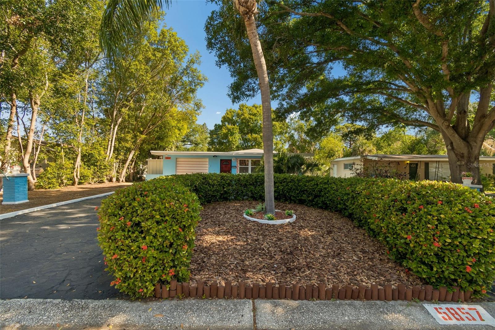 Image 4 of 64 For 5857 4th Avenue N