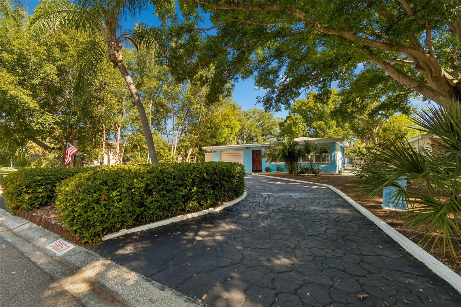 Image 5 of 64 For 5857 4th Avenue N