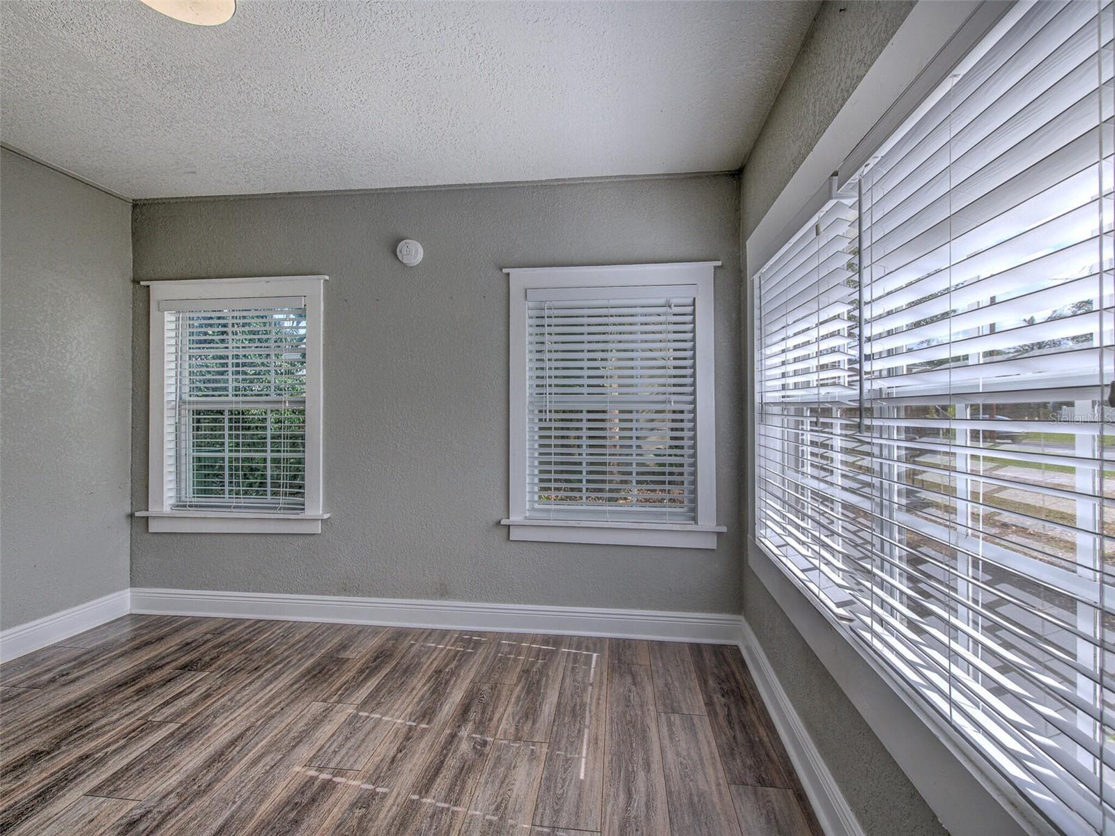 Image 10 of 27 For 728 Hanlon Street