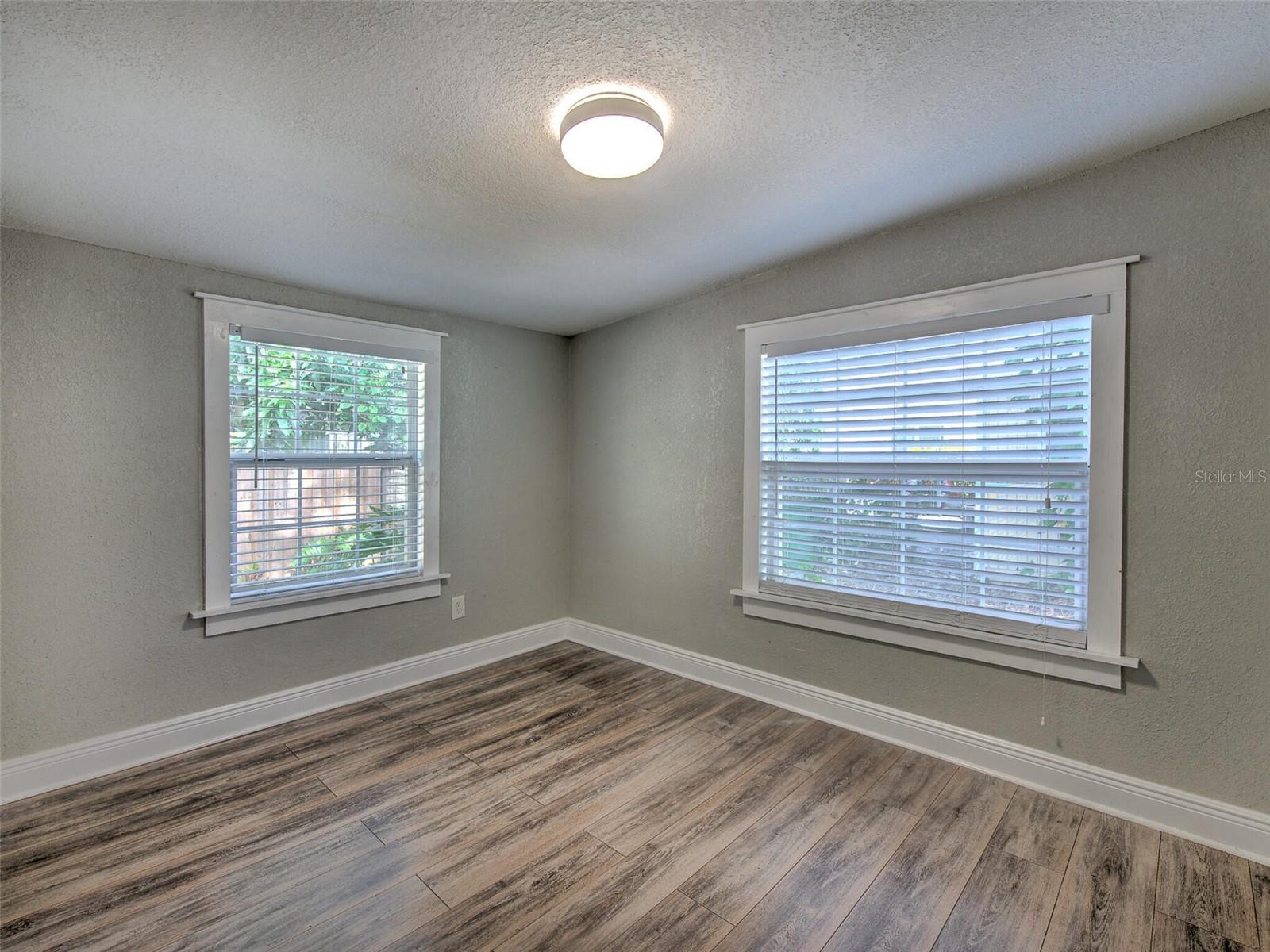 Image 13 of 27 For 728 Hanlon Street
