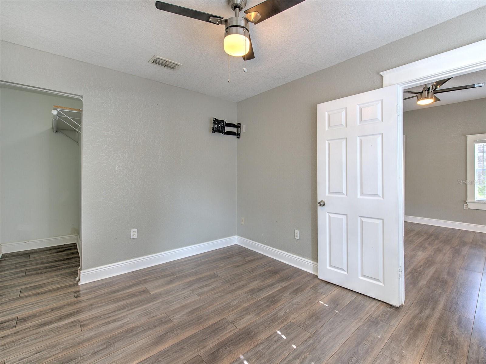 Image 14 of 27 For 728 Hanlon Street