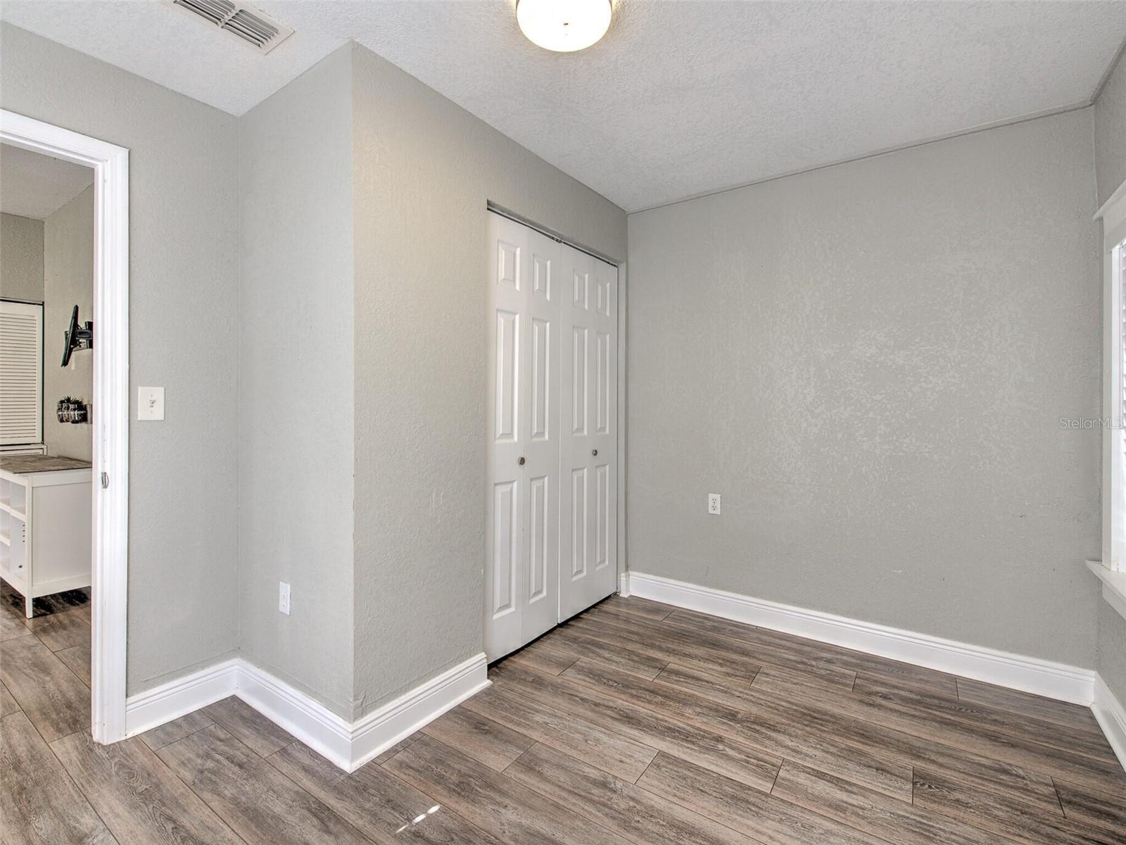 Image 16 of 27 For 728 Hanlon Street