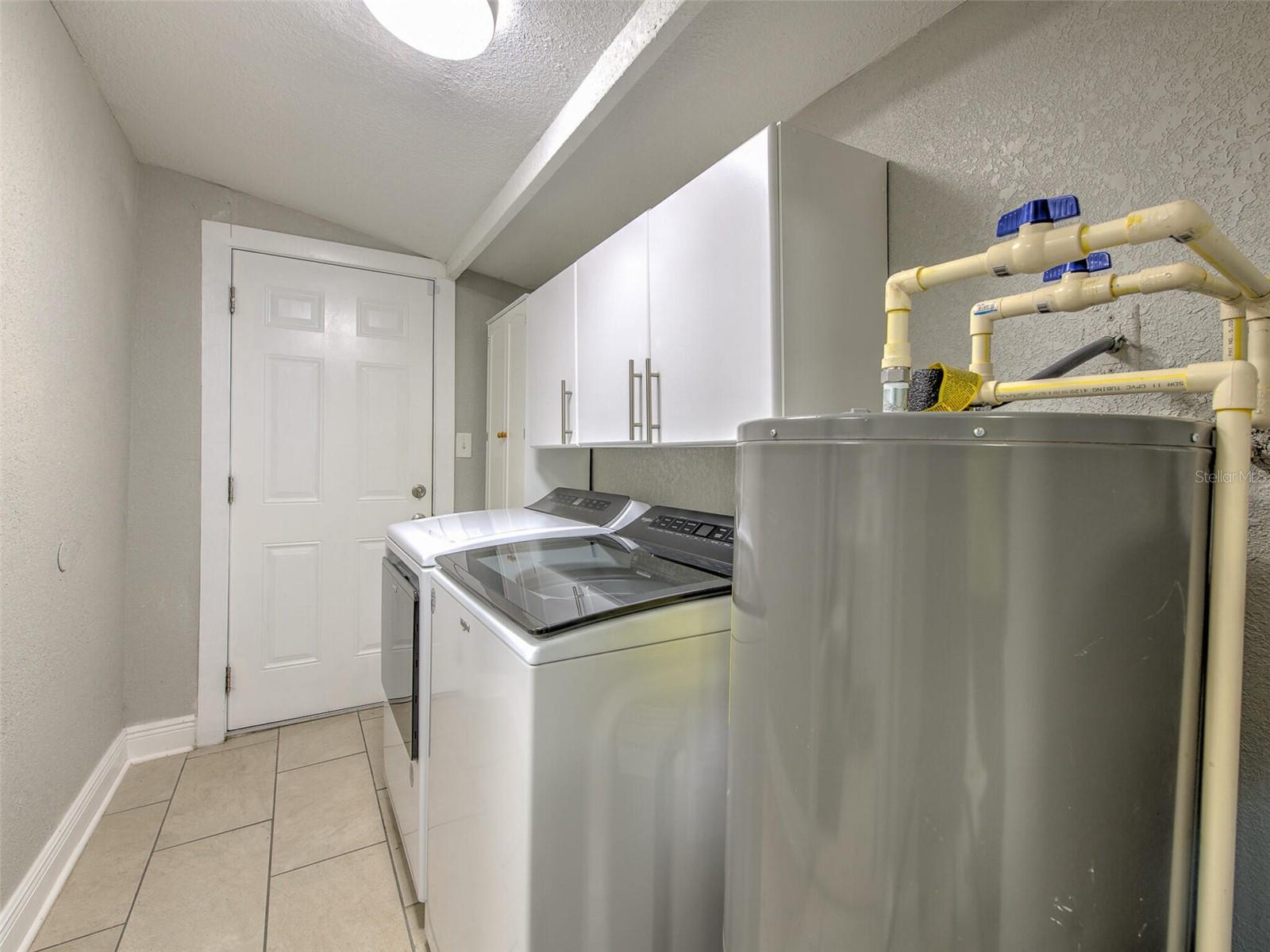 Image 17 of 27 For 728 Hanlon Street