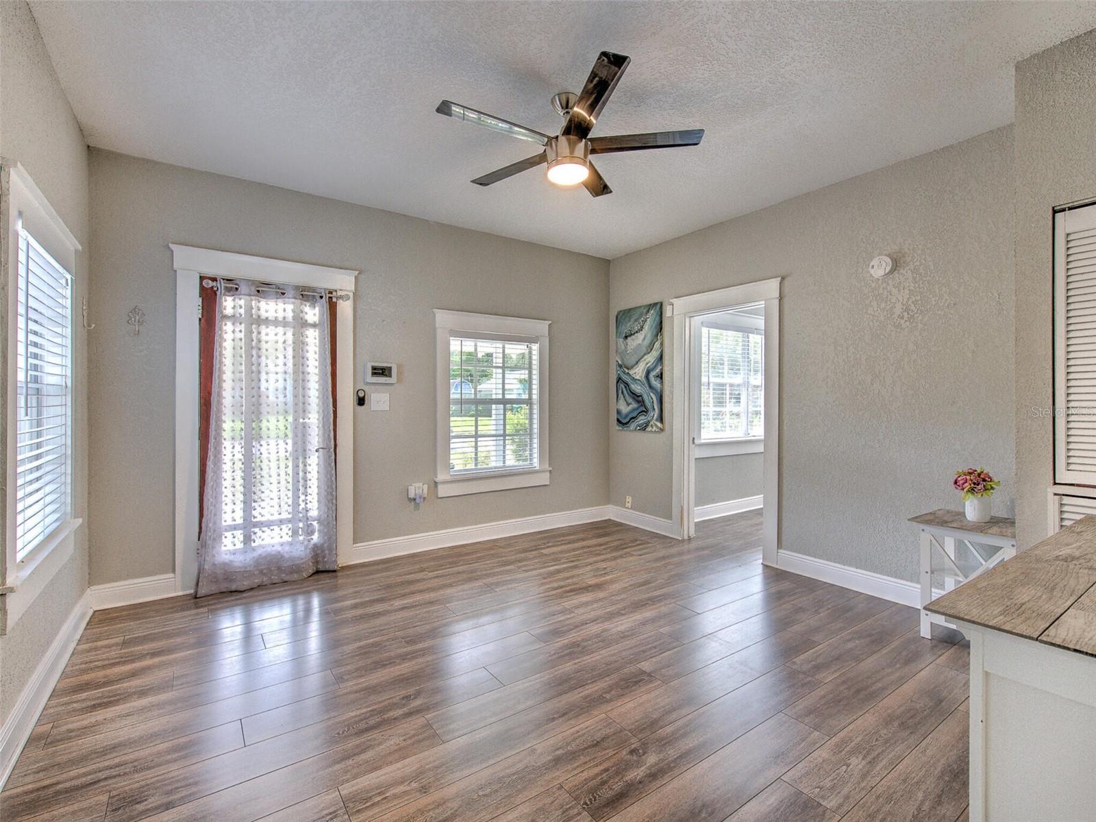 Image 18 of 27 For 728 Hanlon Street
