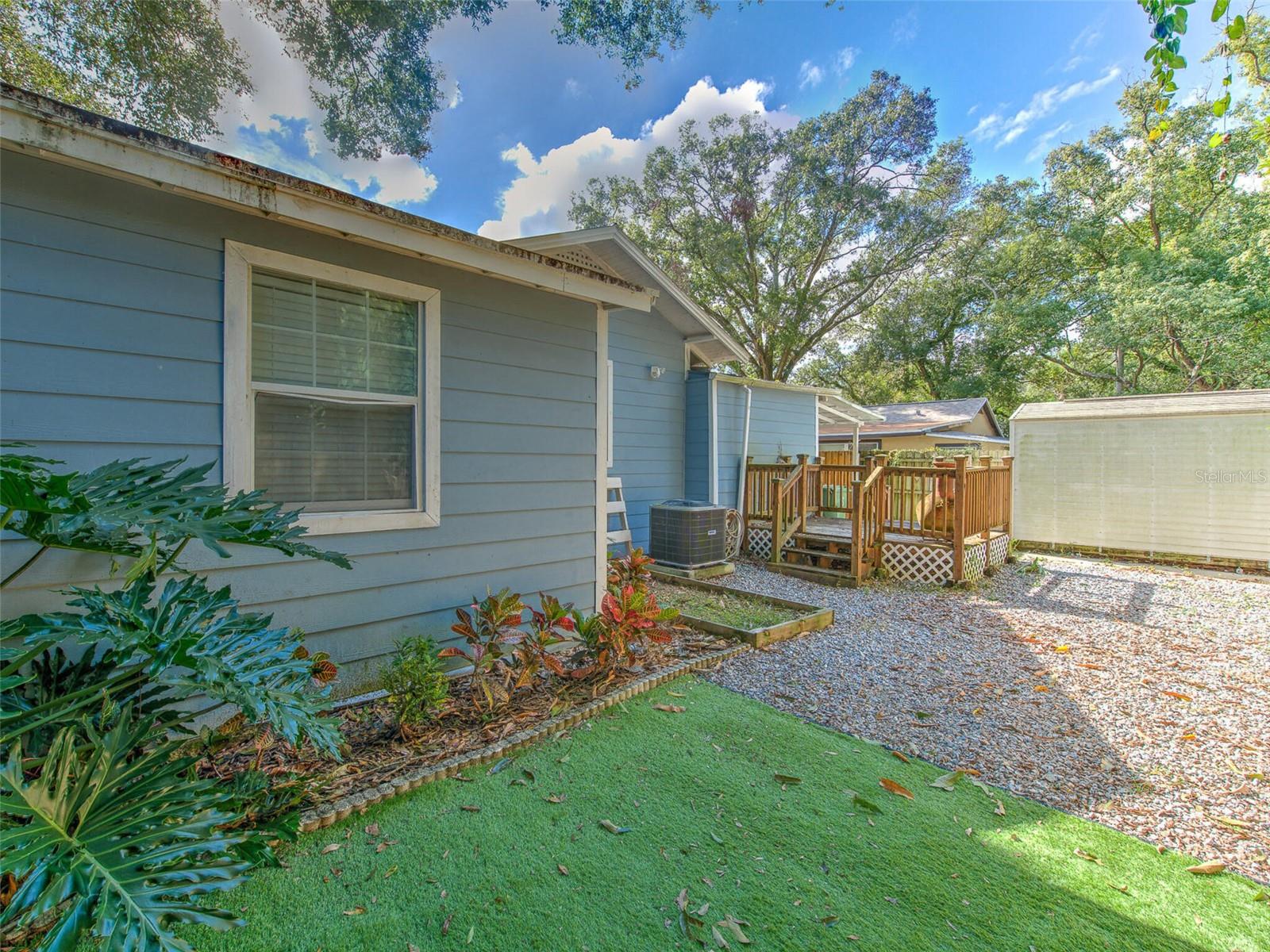 Image 21 of 27 For 728 Hanlon Street