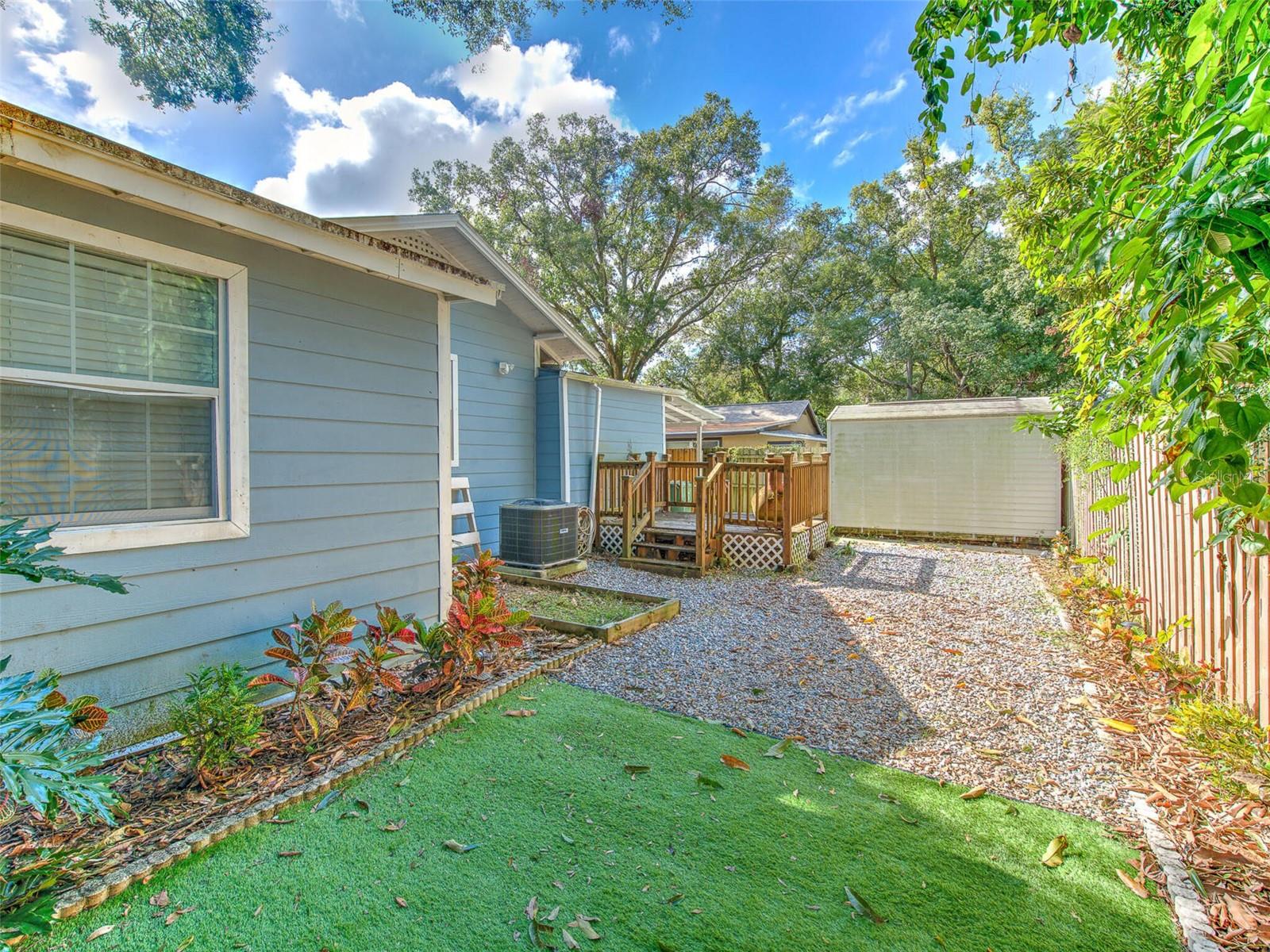 Image 24 of 27 For 728 Hanlon Street