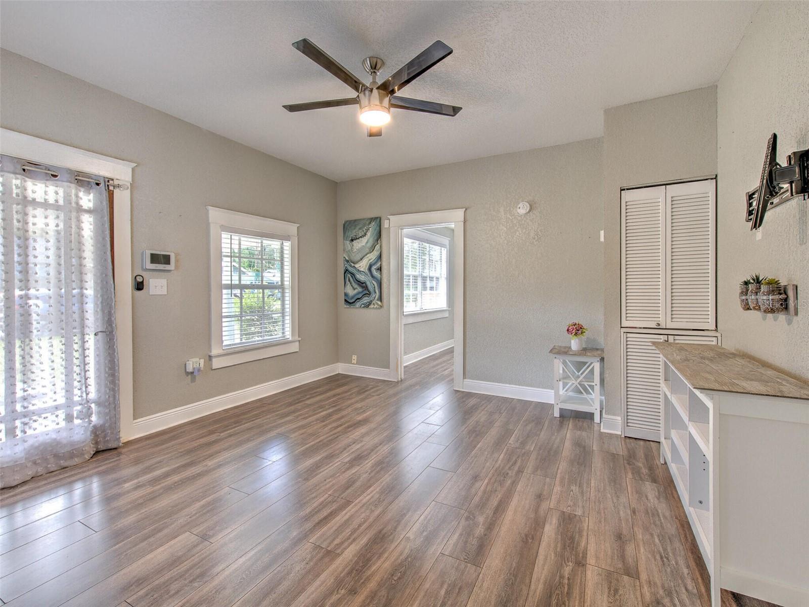 Image 3 of 27 For 728 Hanlon Street