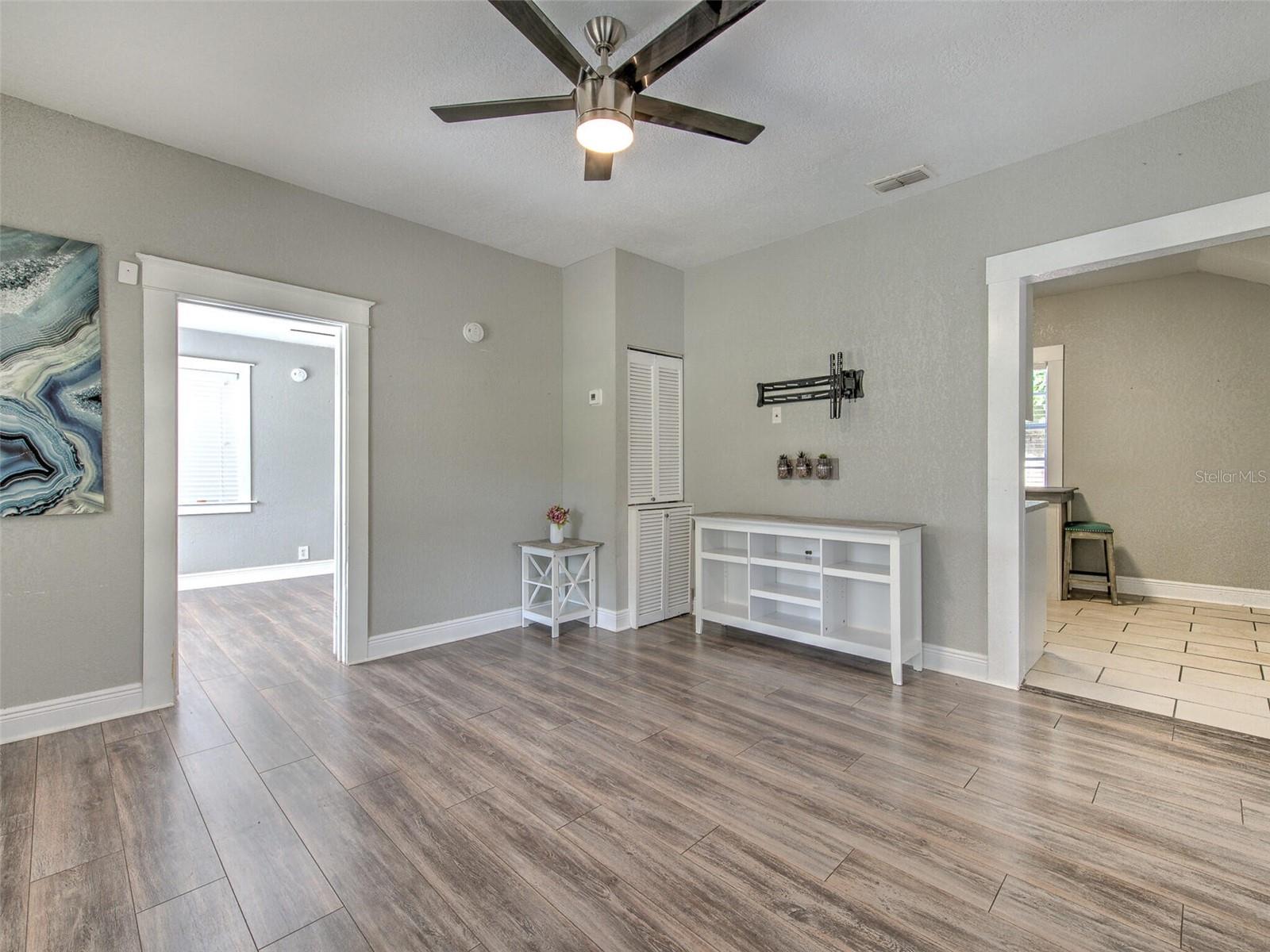 Image 4 of 27 For 728 Hanlon Street