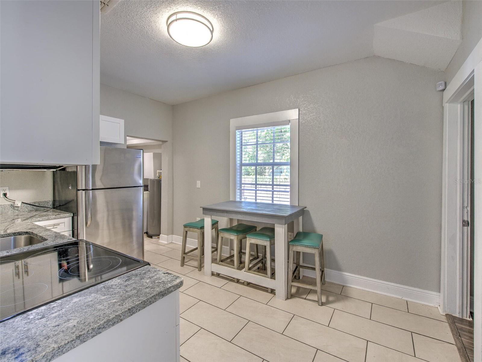 Image 8 of 27 For 728 Hanlon Street