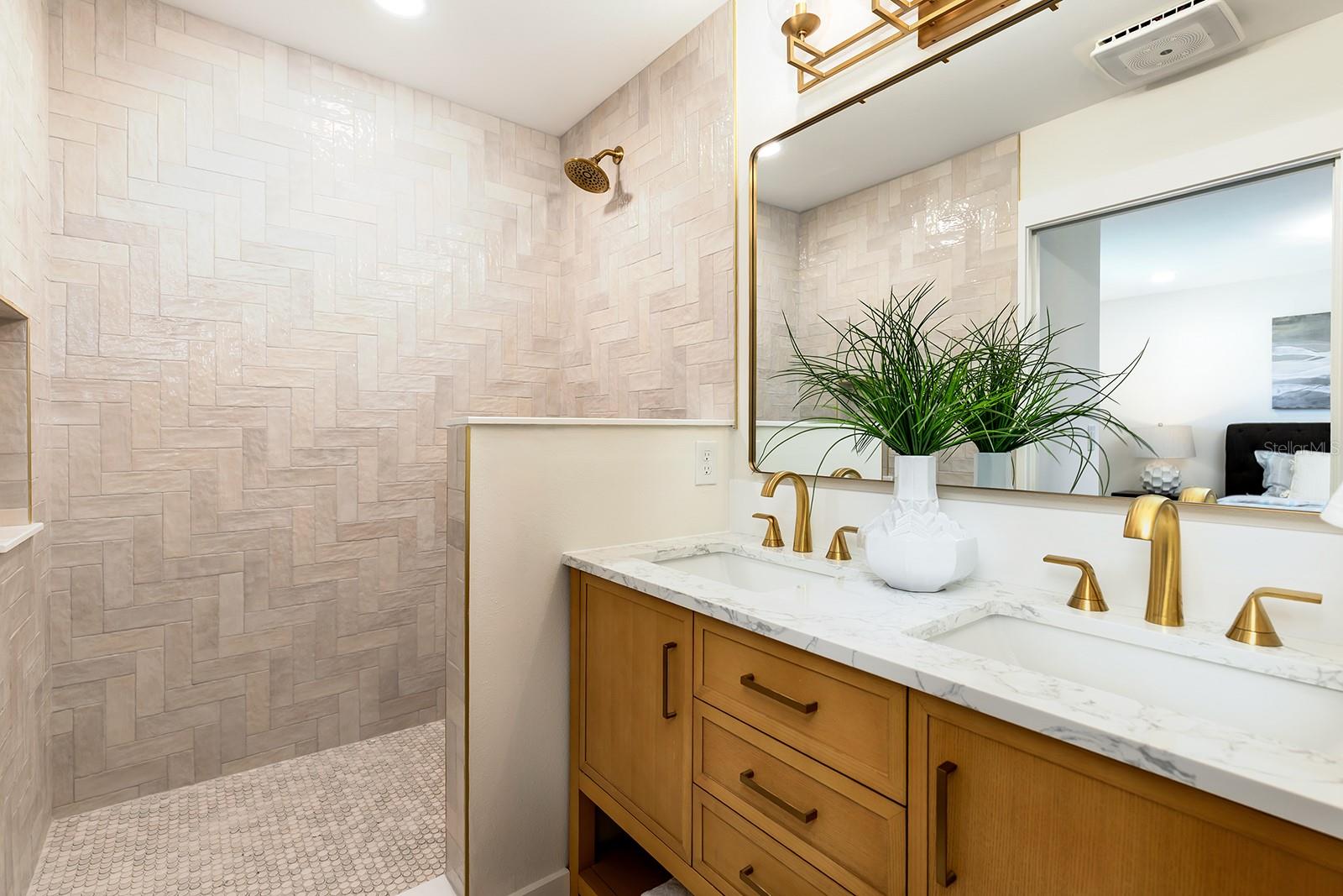 Image 13 of 17 For 273 Lake Griffin Circle