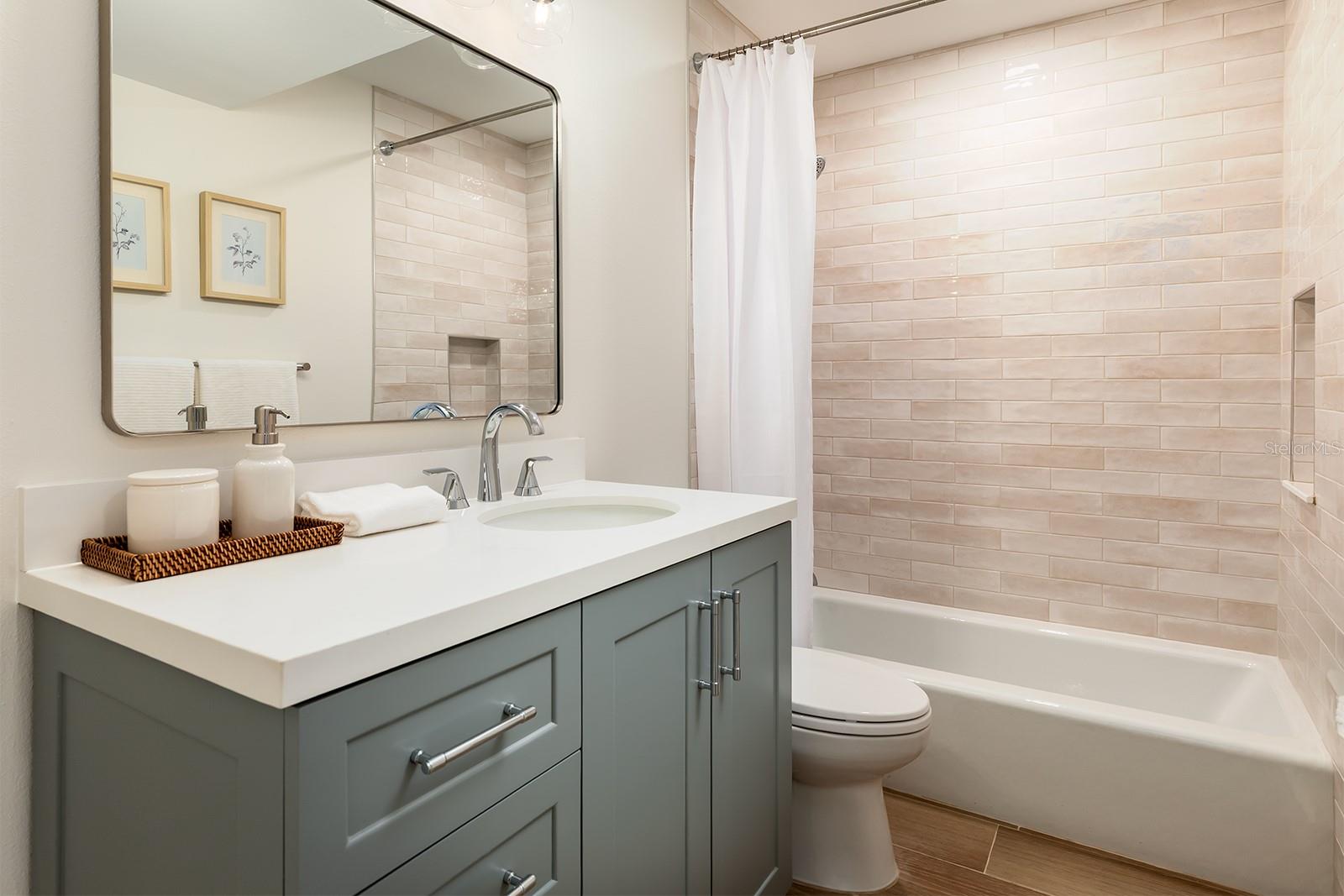 Image 16 of 17 For 273 Lake Griffin Circle