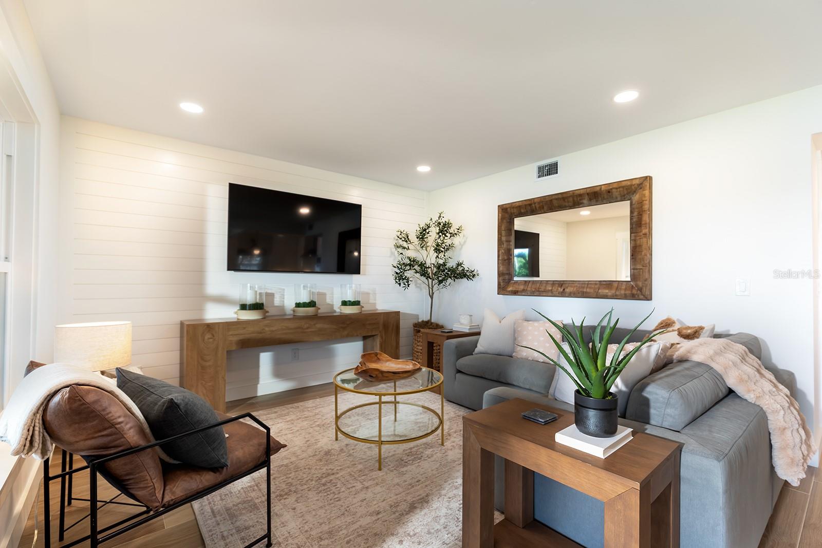 Image 8 of 17 For 273 Lake Griffin Circle