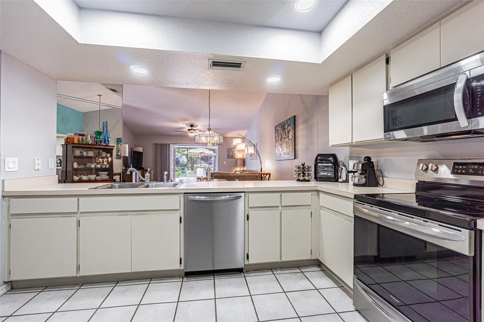 Image 11 of 47 For 6431 Laurelwood Drive