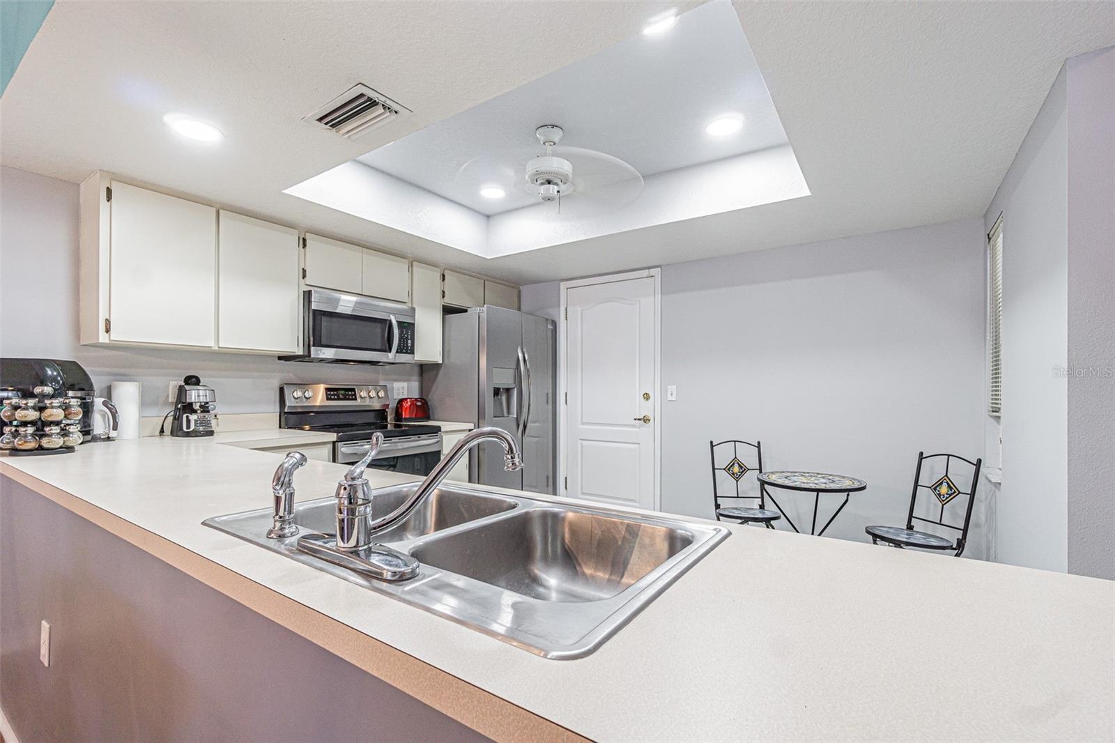 Image 4 of 47 For 6431 Laurelwood Drive