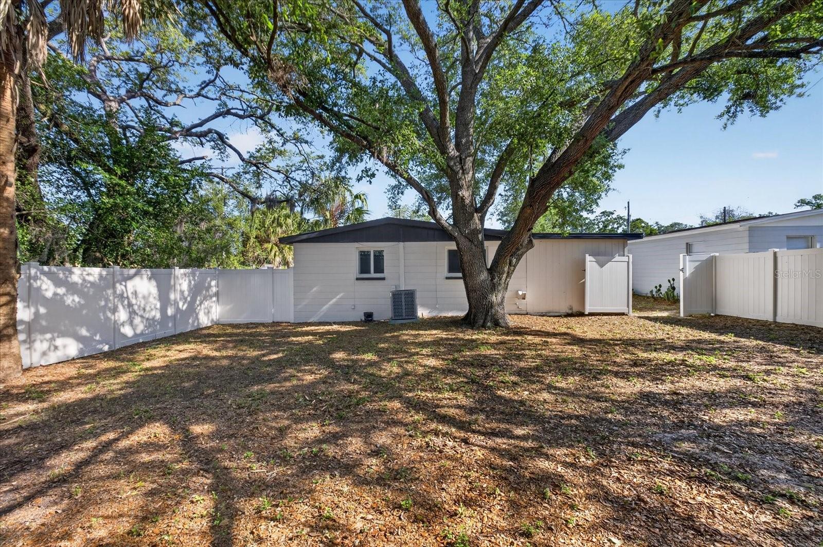 Image 44 of 46 For 4005 Henry Avenue