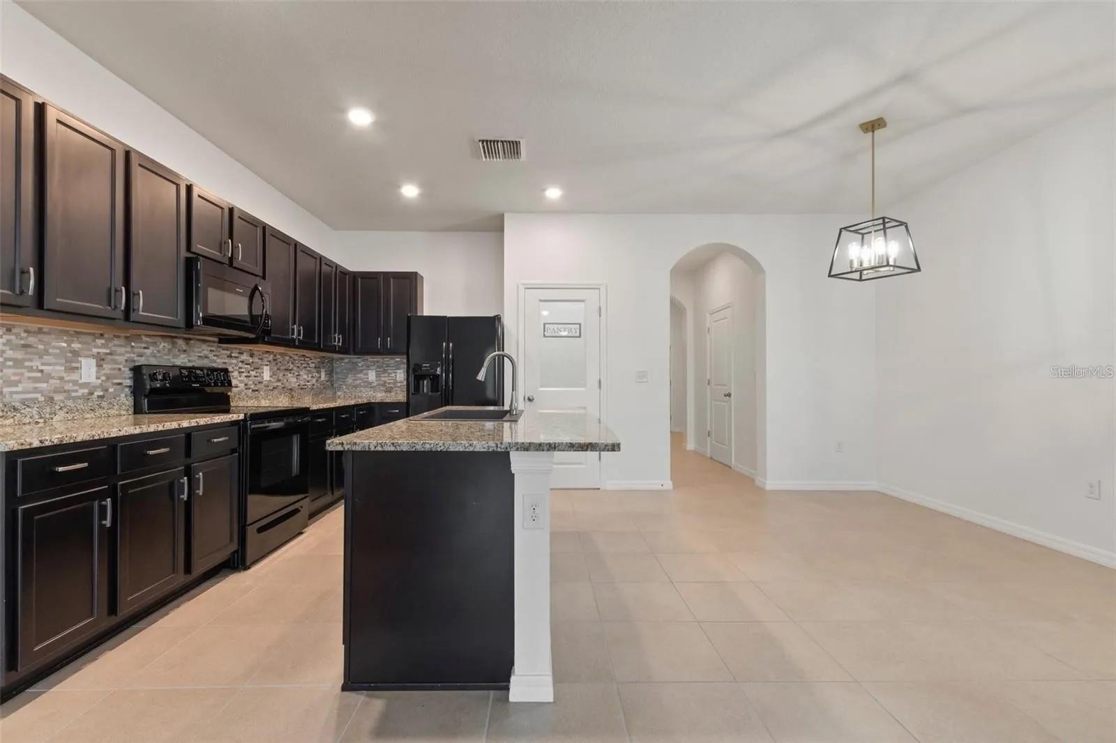 Image 12 of 35 For 2879 Suncoast Blend Drive