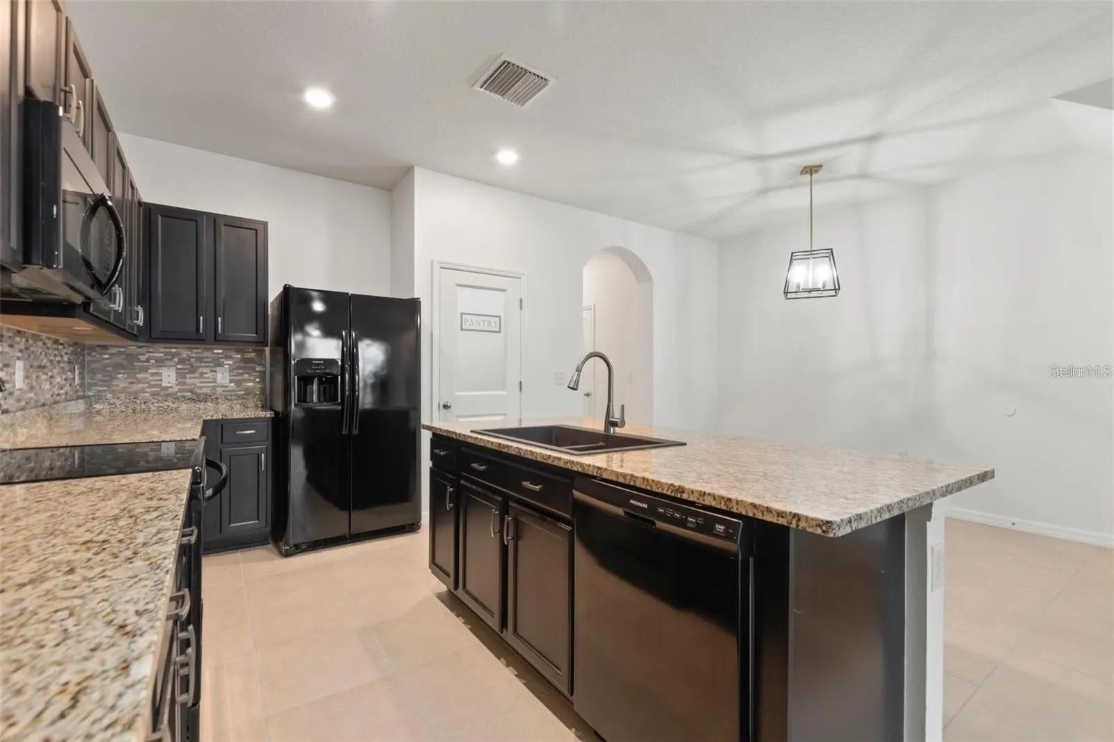 Image 9 of 35 For 2879 Suncoast Blend Drive