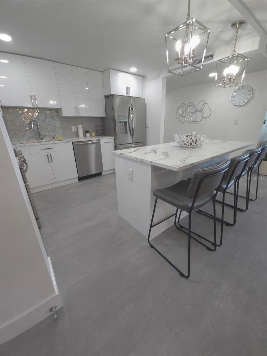 Image 15 of 58 For 675 Gulfview Boulevard 505