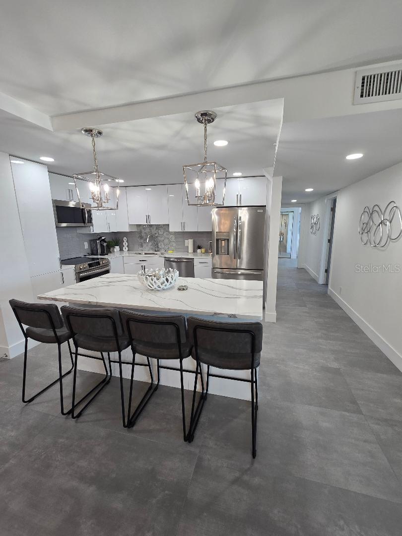 Image 21 of 58 For 675 Gulfview Boulevard 505