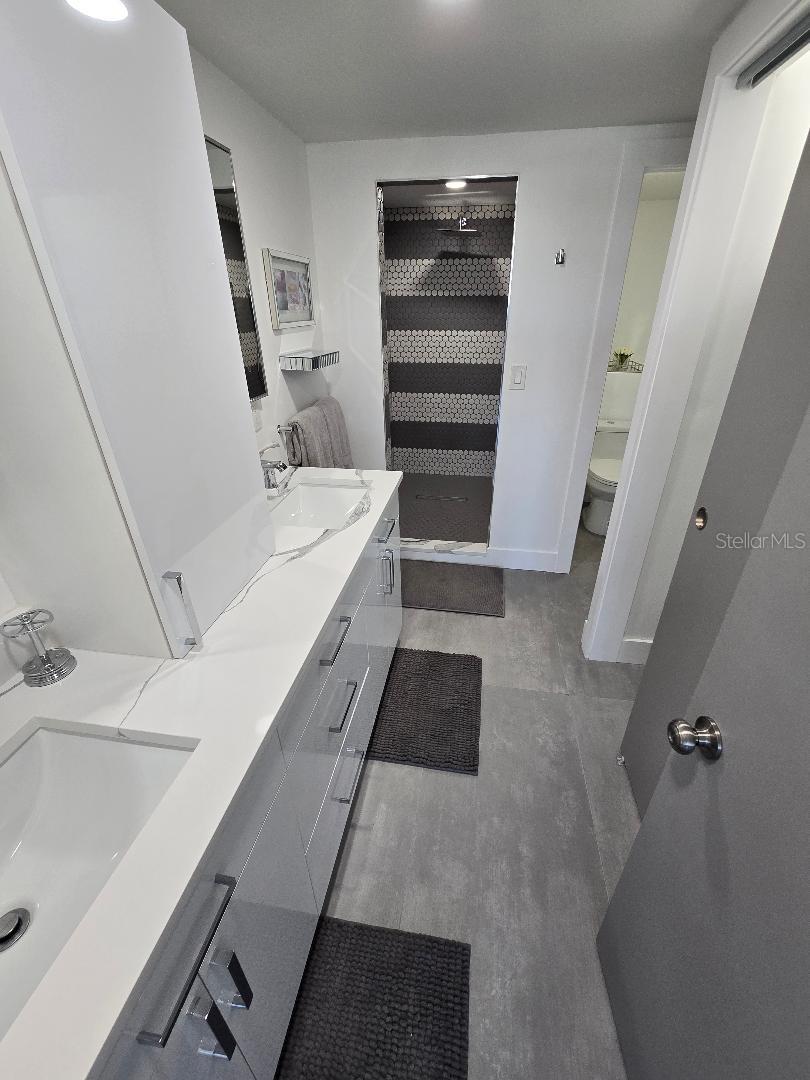 Image 36 of 58 For 675 Gulfview Boulevard 505