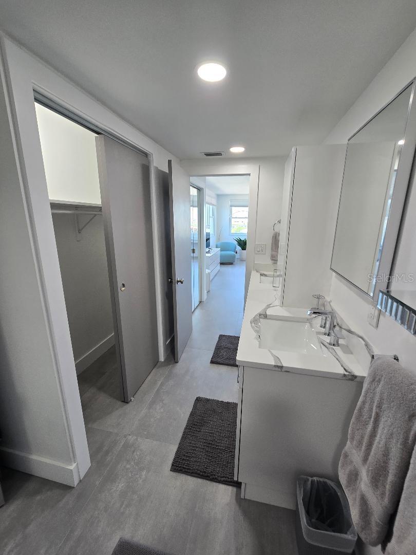 Image 38 of 58 For 675 Gulfview Boulevard 505
