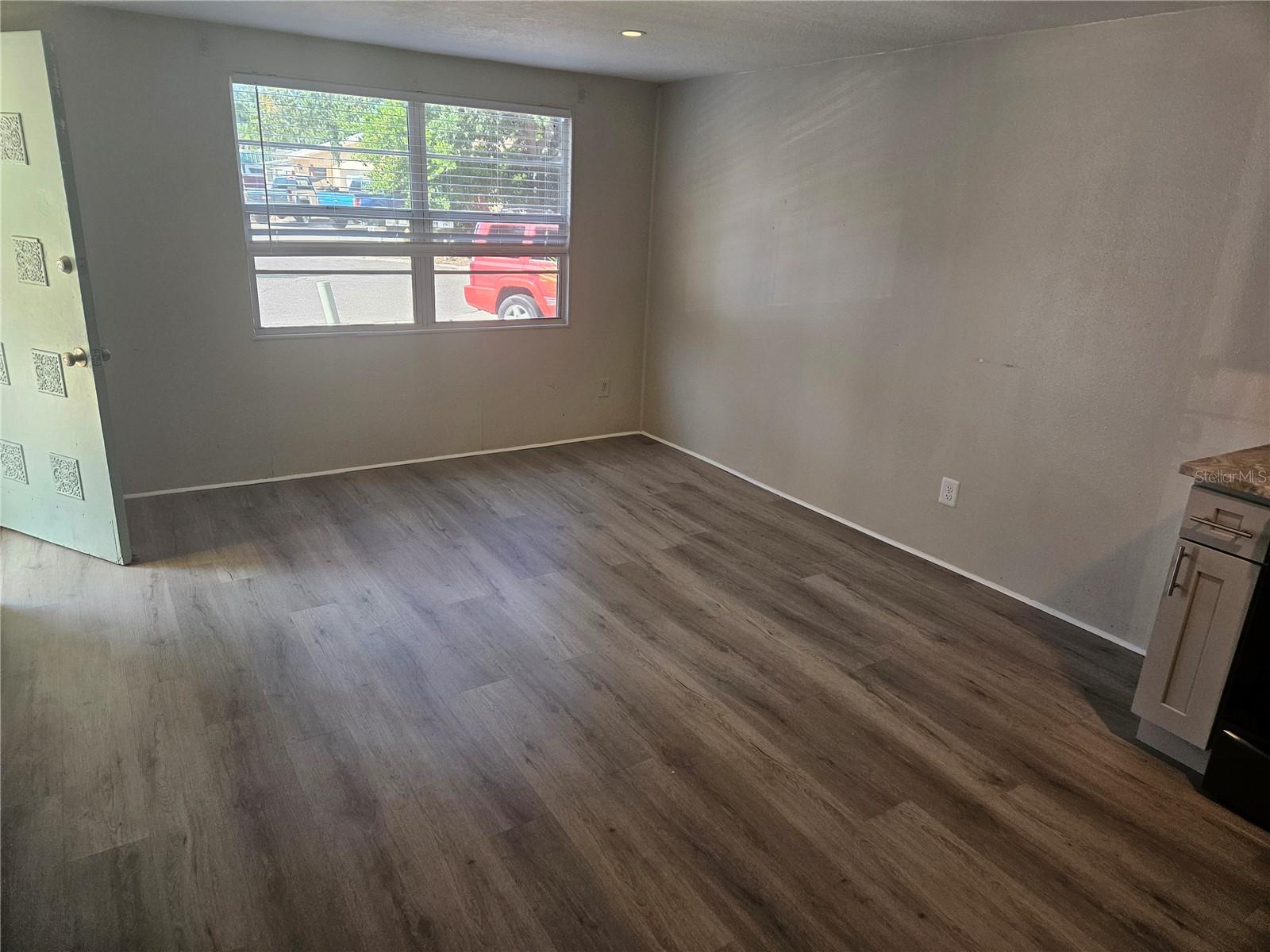 Image 2 of 9 For 612 Dogwood Court