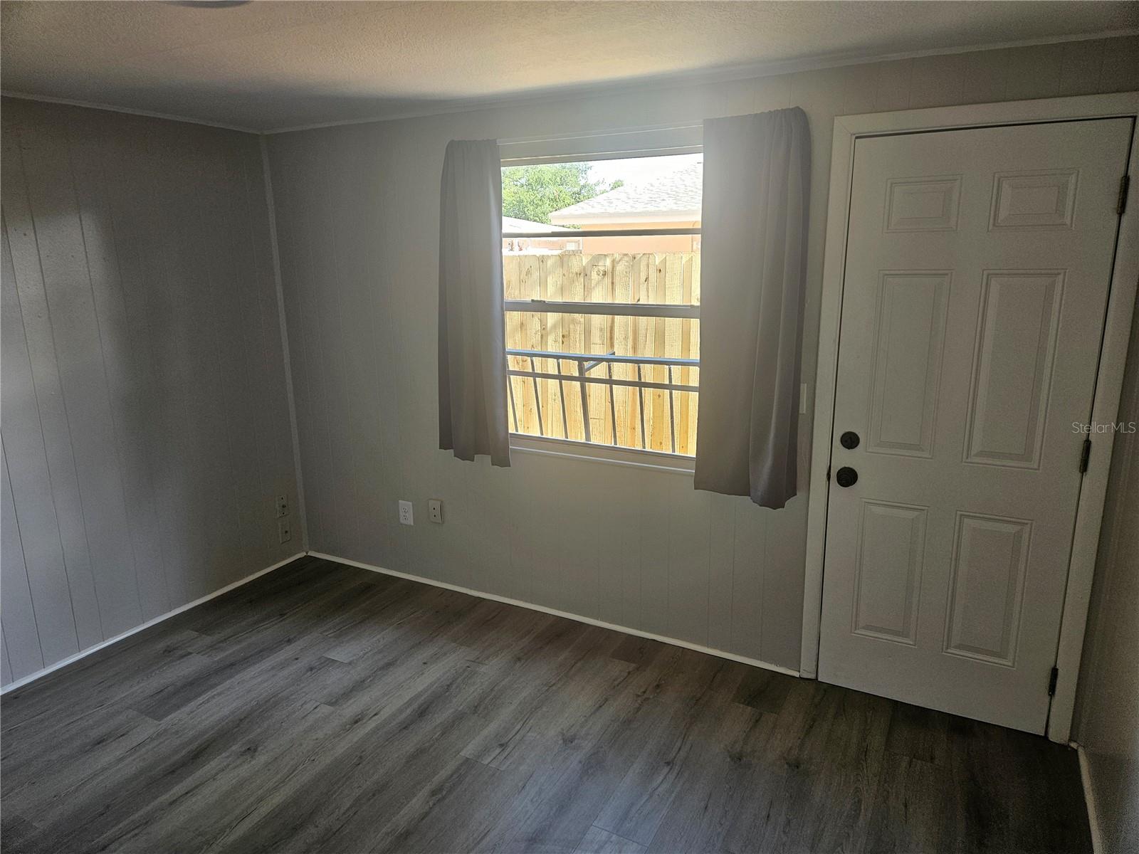 Image 3 of 9 For 612 Dogwood Court