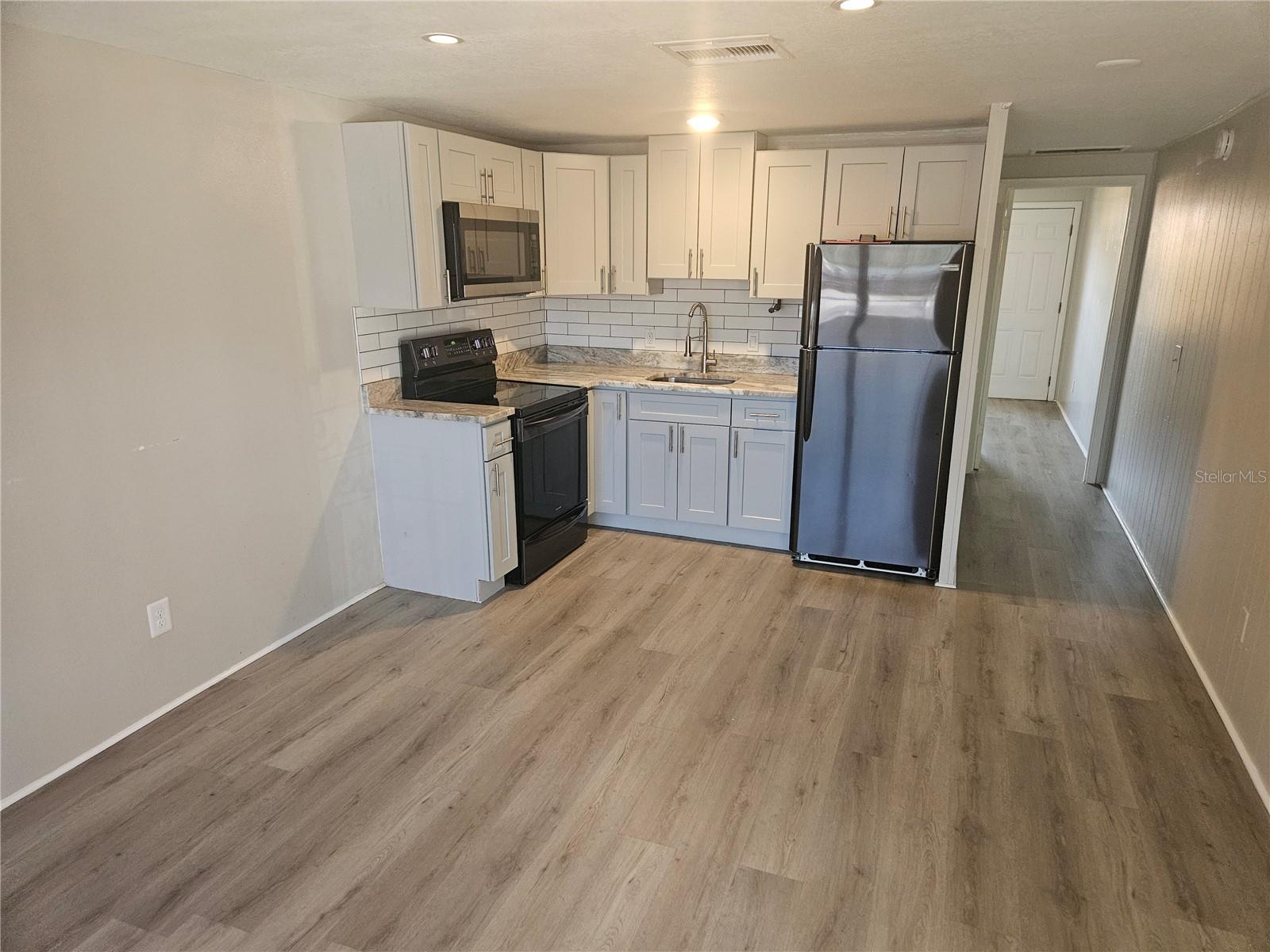 Image 4 of 9 For 612 Dogwood Court