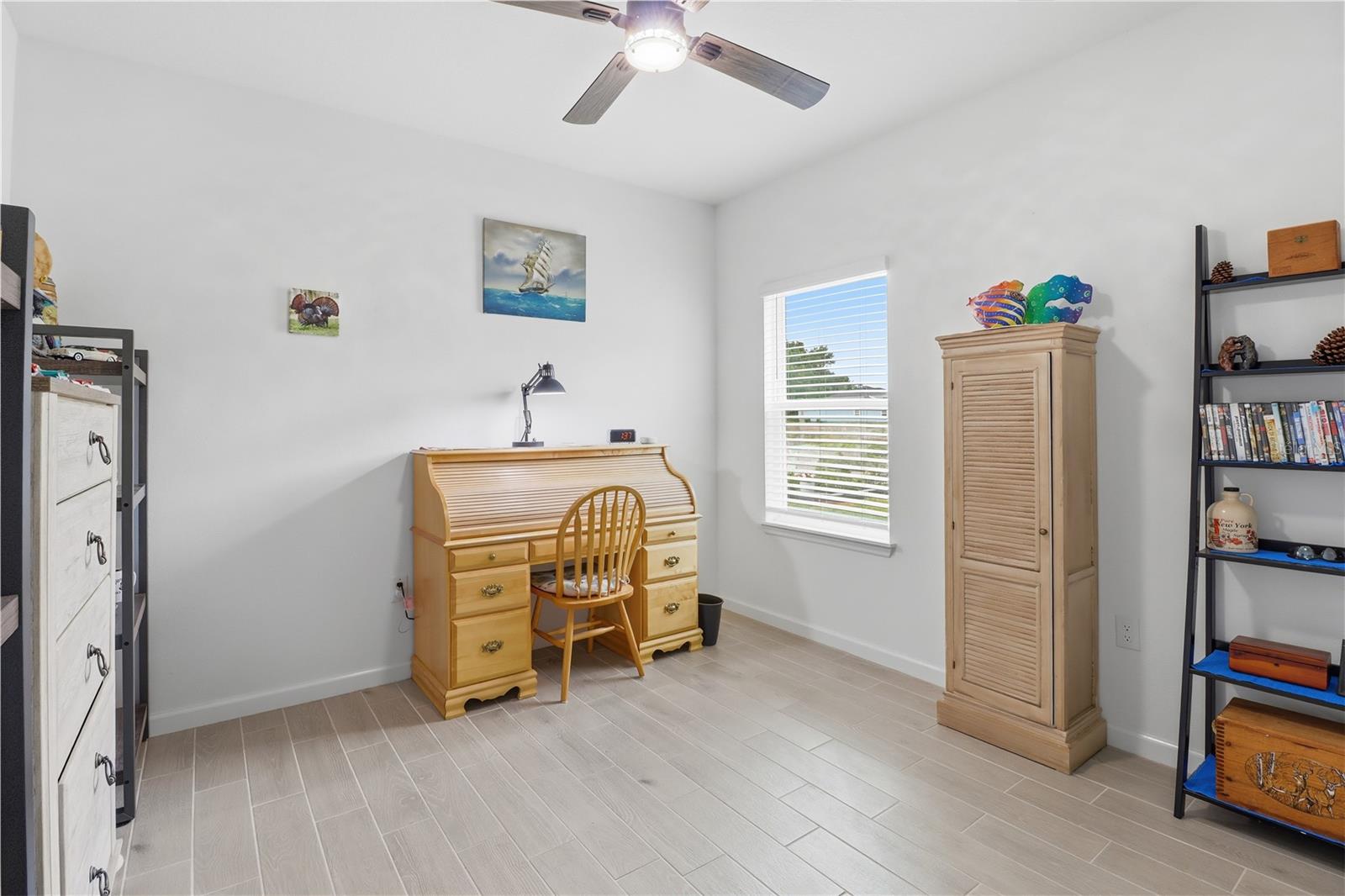 Image 26 of 46 For 19511 77th Loop