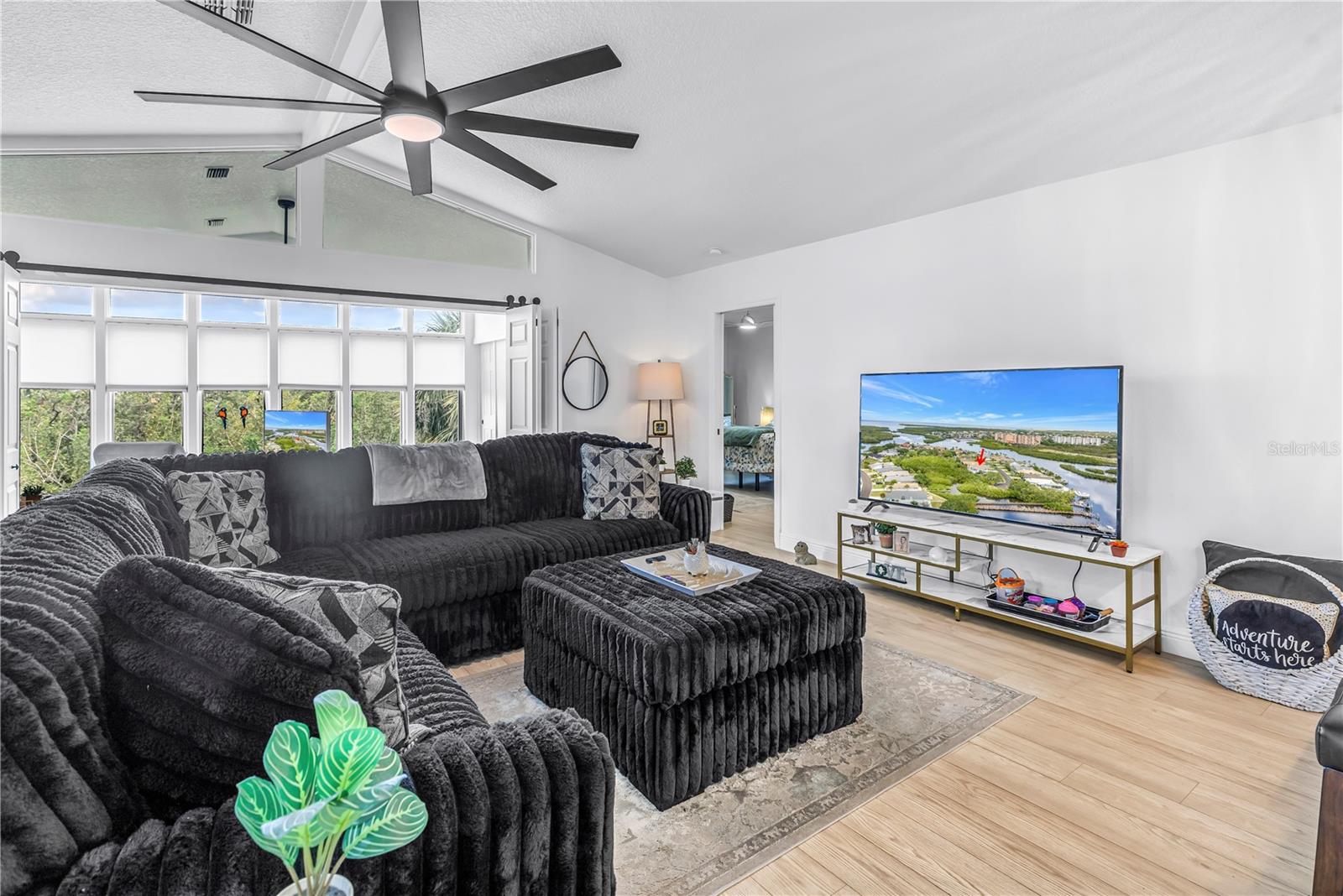 Image 17 of 95 For 4560 Rickover Court