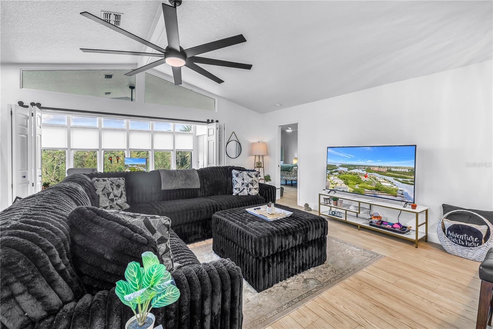 Image 18 of 95 For 4560 Rickover Court