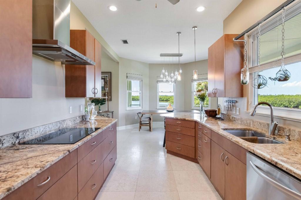 Image 17 of 38 For 6511 Bayshore Road
